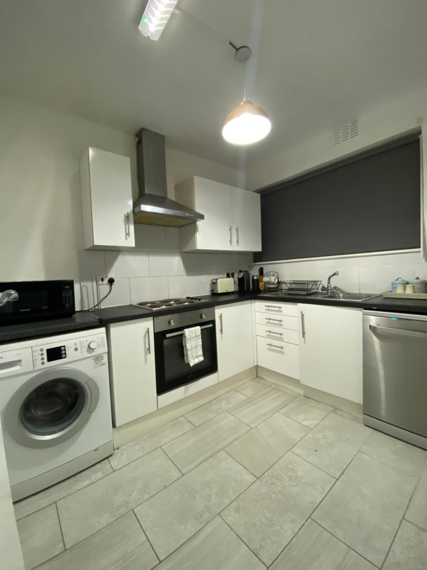 Сasa de vacaciones Cold Harbour Entire 3 Bed House - Free Parking