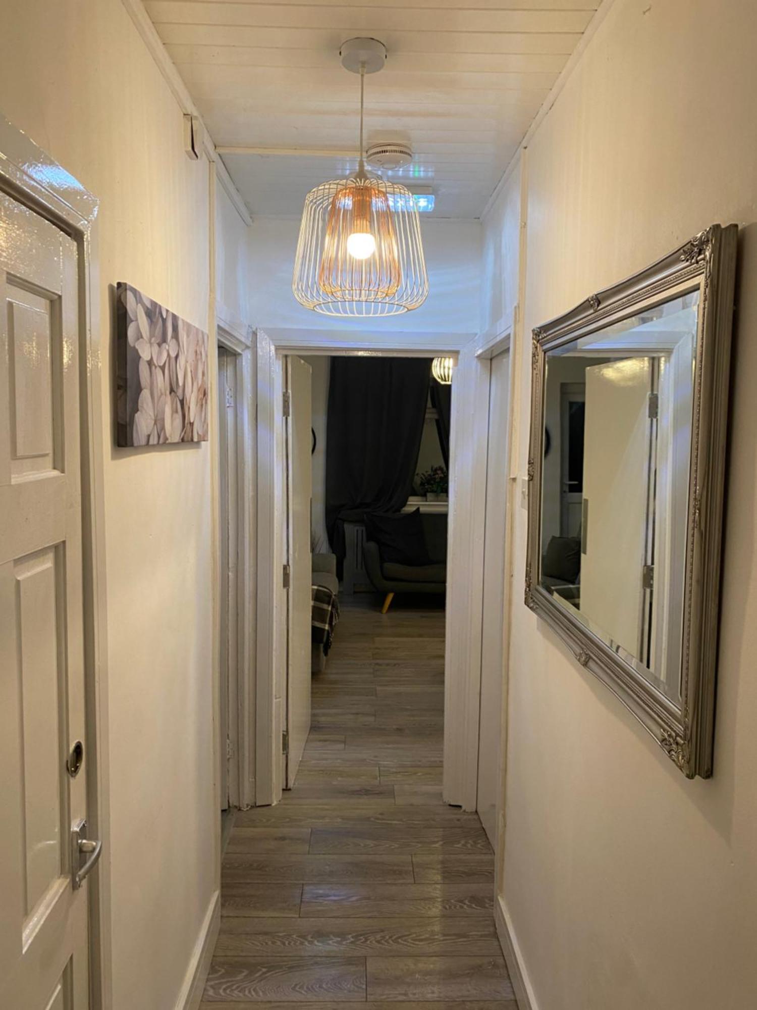 Cold Harbour Entire 3 Bed House - Free Parking